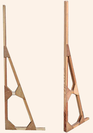 パネルの裏に固定しパネルを自立させる道具